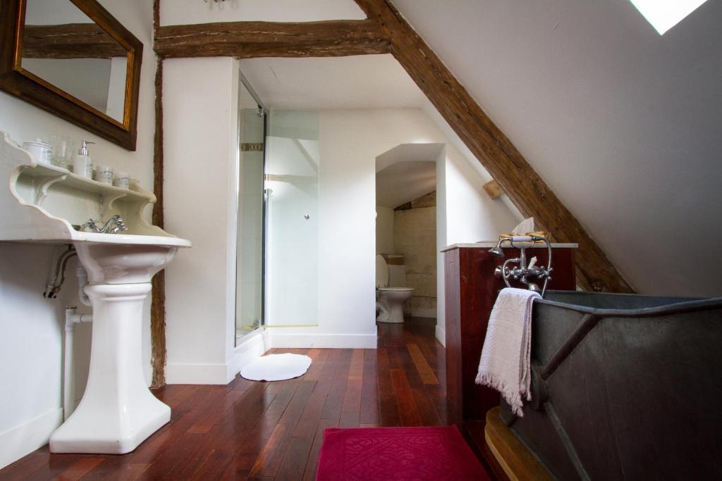 Chateau De La Madeleine Bed & Breakfast Pressagny l'Orgueilleux Exterior photo