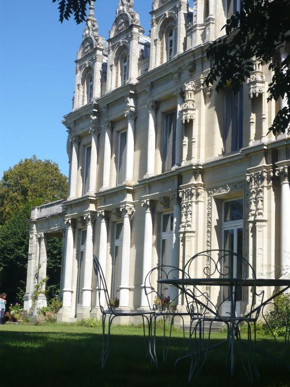 Chateau De La Madeleine Bed & Breakfast Pressagny l'Orgueilleux Exterior photo