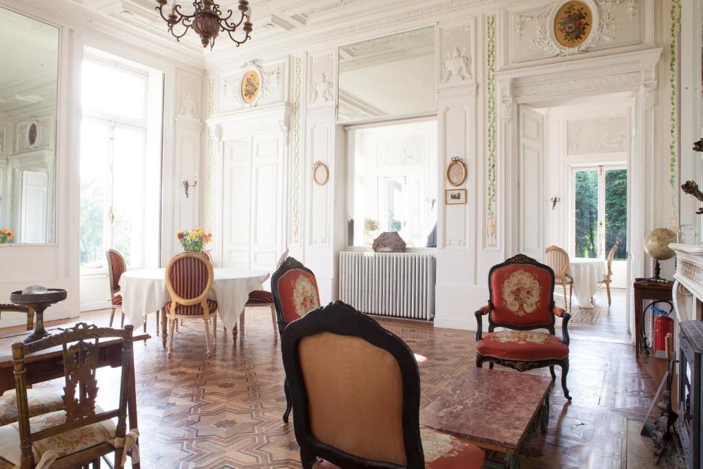Chateau De La Madeleine Bed & Breakfast Pressagny l'Orgueilleux Exterior photo