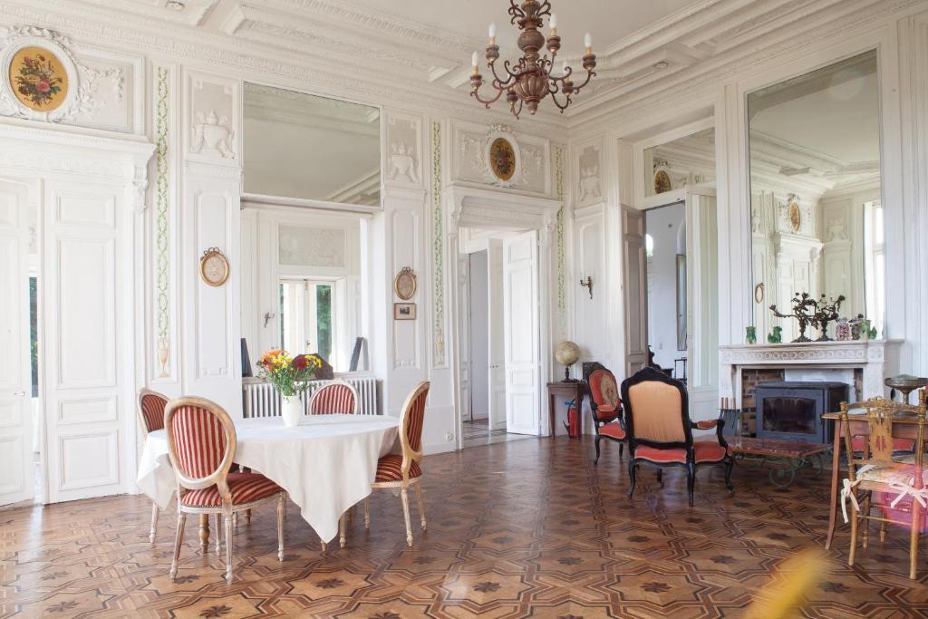 Chateau De La Madeleine Bed & Breakfast Pressagny l'Orgueilleux Exterior photo